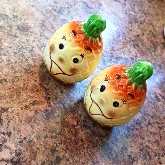 VINTAGE Smiley Pineapple Salt & Pepper Shaker Set - Picture 1 of 8
